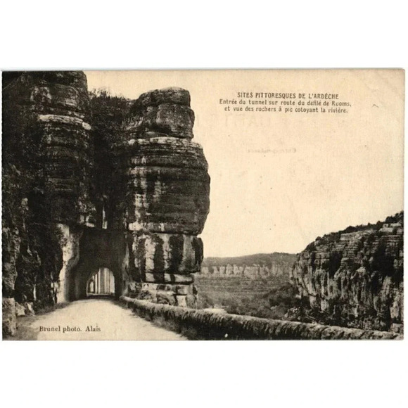 SITES DE L'ARDÈCHE Entrée du tunnel sur route du défilé de Ruoms Postcard - Picture 1 of 2